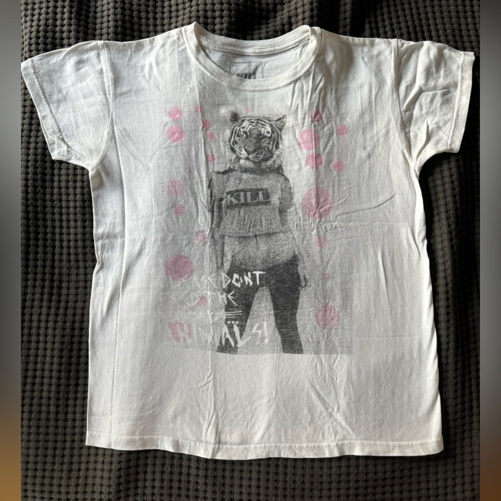 “Please don’t feed the animals” Kill Brand t-shirt, size medium